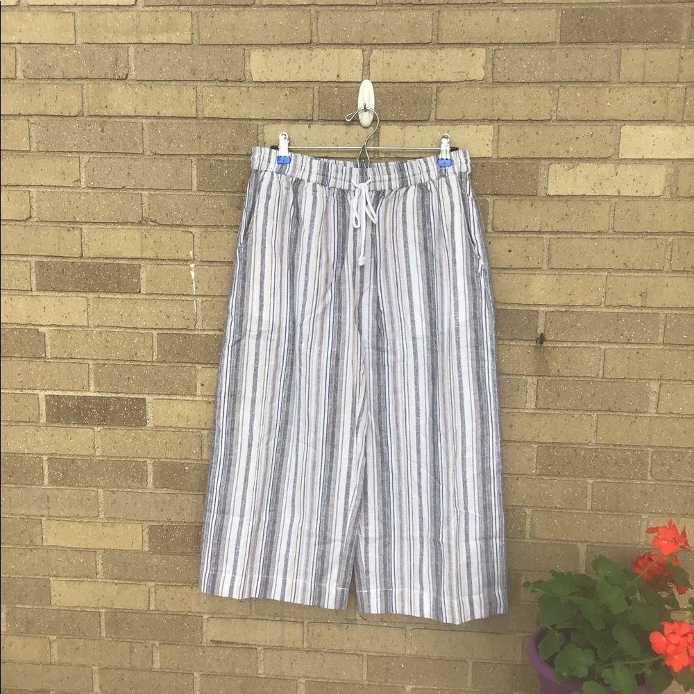 Beach Lunch Lounge Capris - Picture 3 of 11